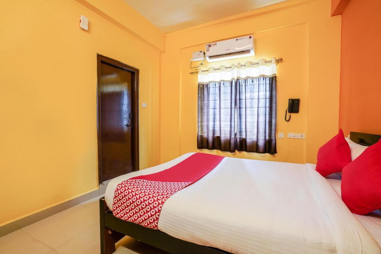 Oyo 70286 Svr Grand Hotel Hyderabad Exterior photo