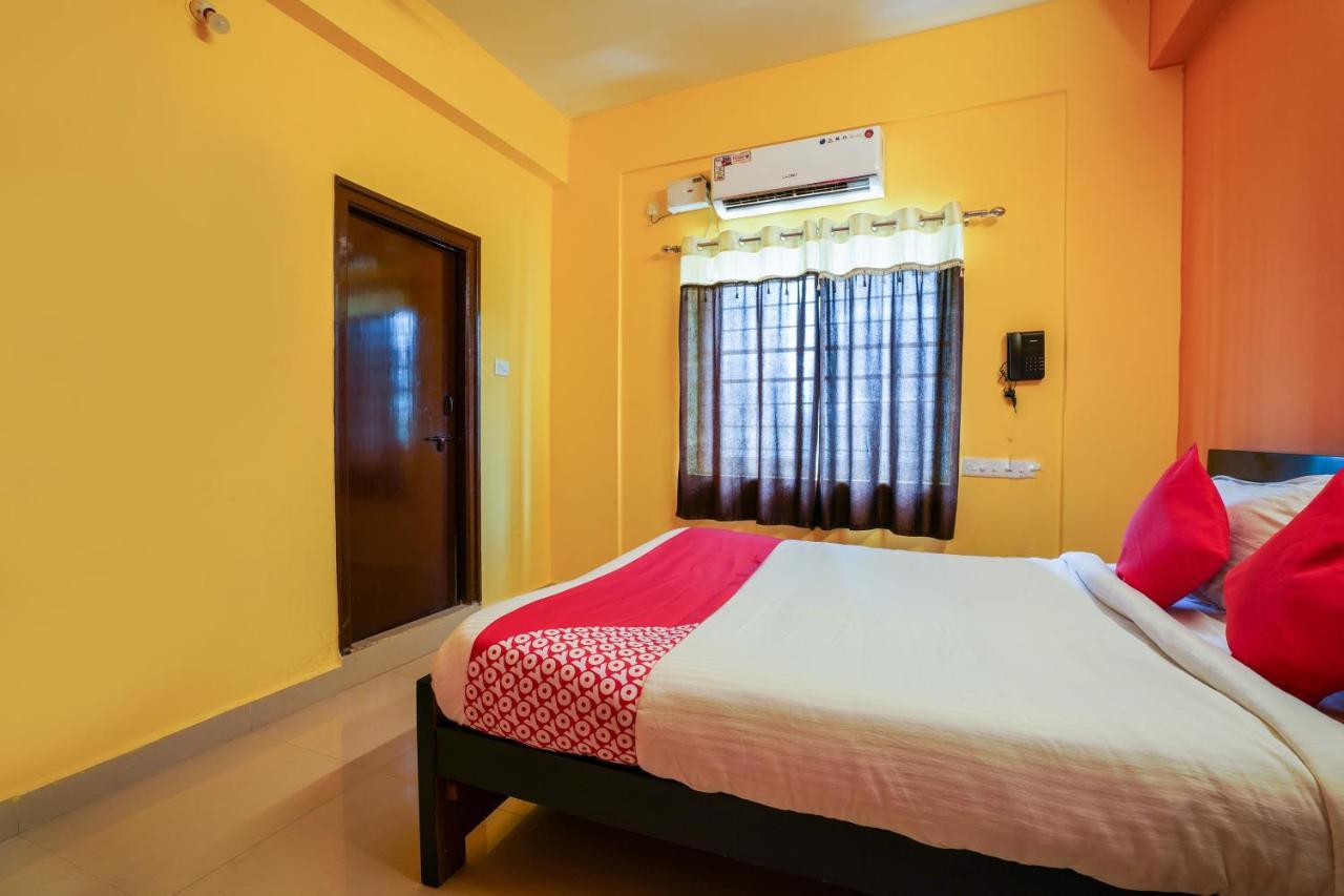 Oyo 70286 Svr Grand Hotel Hyderabad Exterior photo
