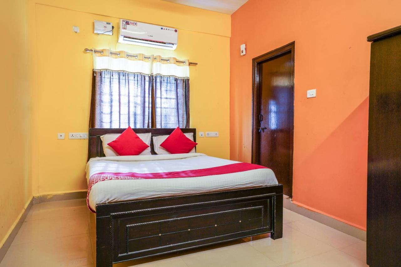 Oyo 70286 Svr Grand Hotel Hyderabad Exterior photo