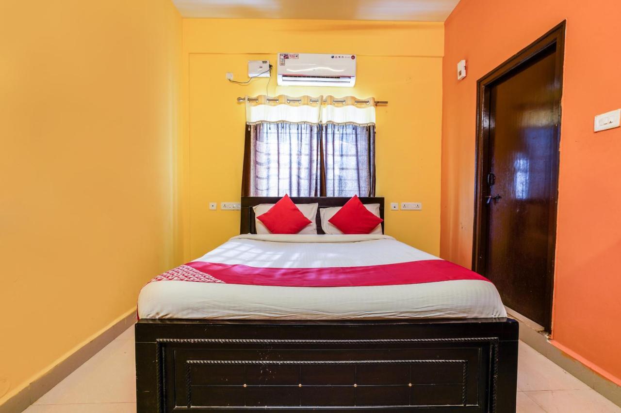 Oyo 70286 Svr Grand Hotel Hyderabad Exterior photo