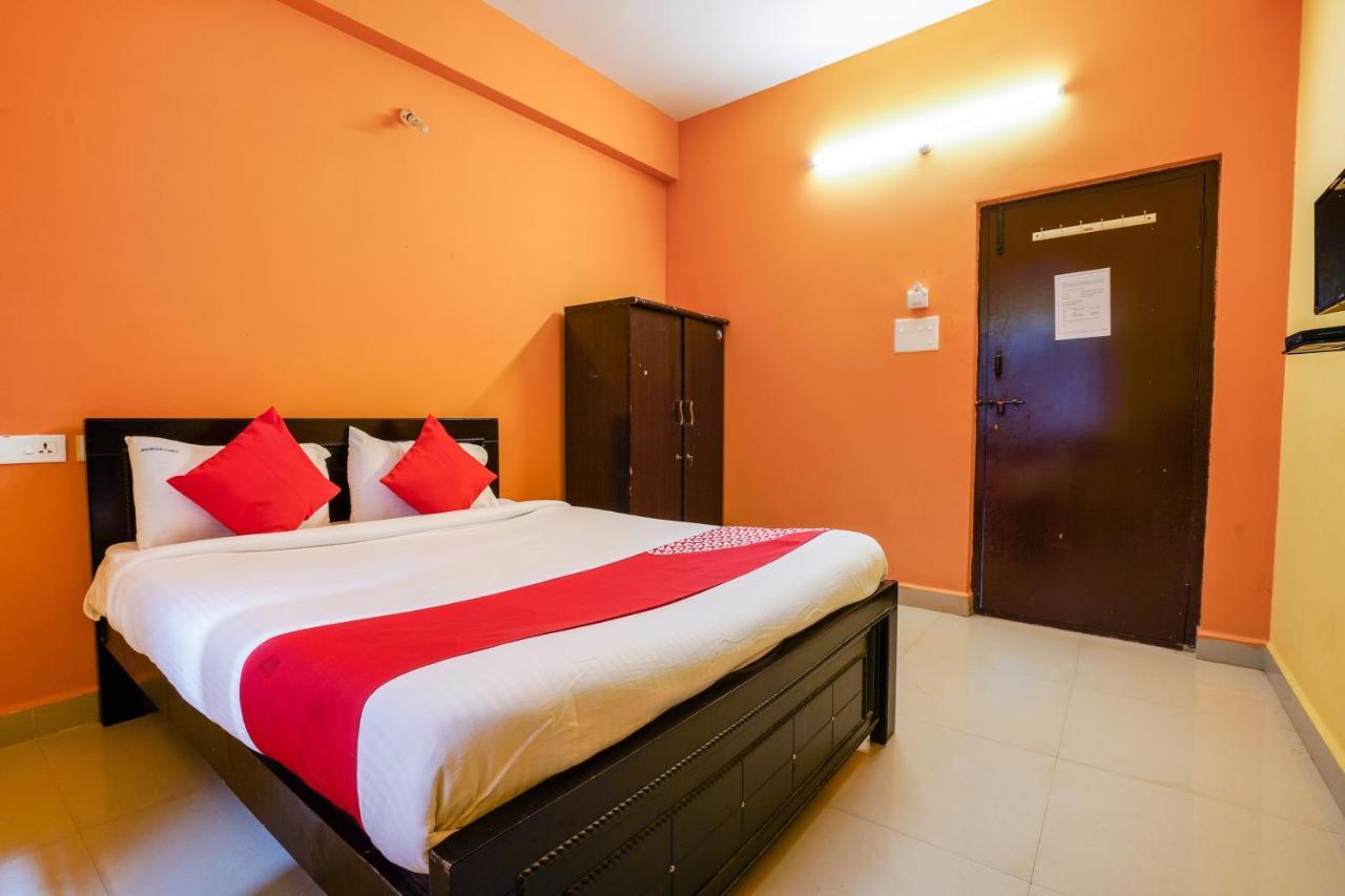 Oyo 70286 Svr Grand Hotel Hyderabad Exterior photo
