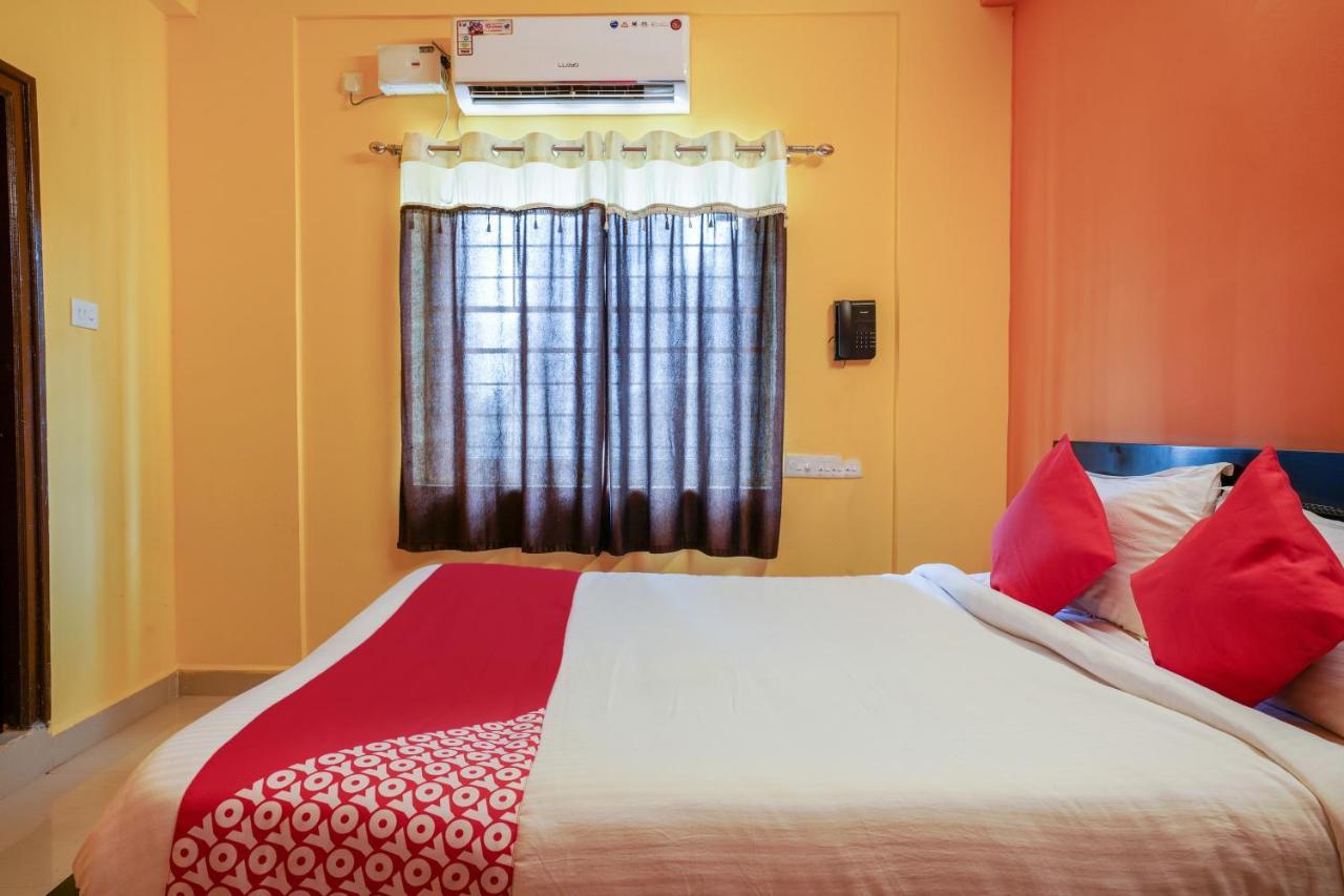 Oyo 70286 Svr Grand Hotel Hyderabad Exterior photo