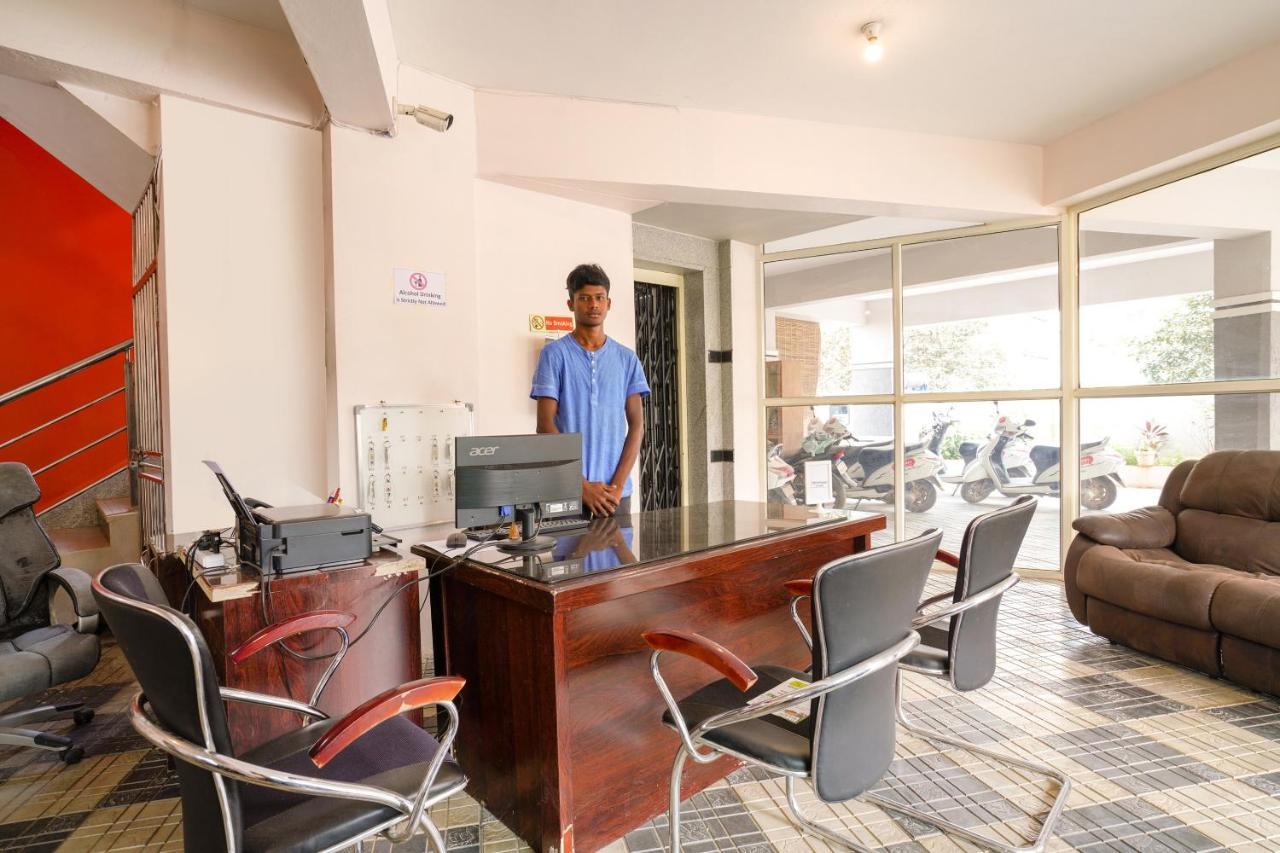 Oyo 70286 Svr Grand Hotel Hyderabad Exterior photo